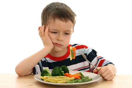 Как кормить малыша, который плохо кушает?